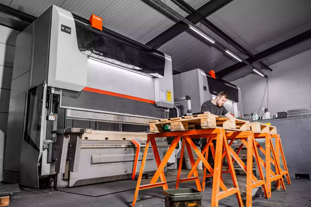 Eckl eco Technics Hochpräzises Blech Abkanten