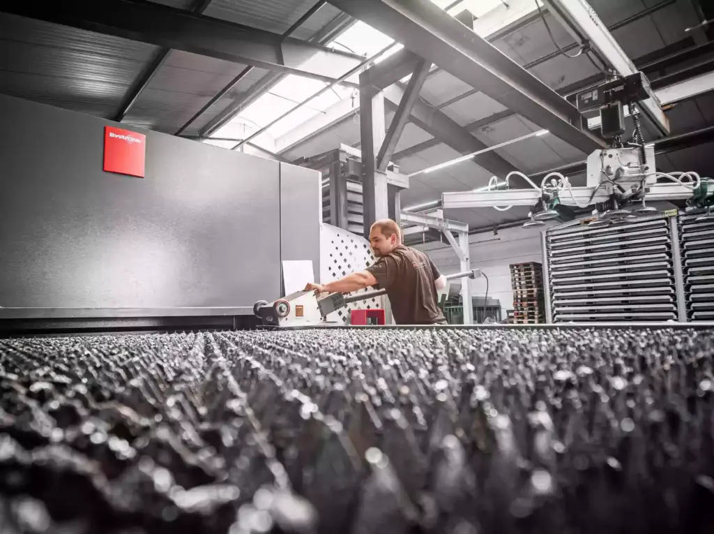 Individuelle Metallbearbeitung mit Laser-Schneiden