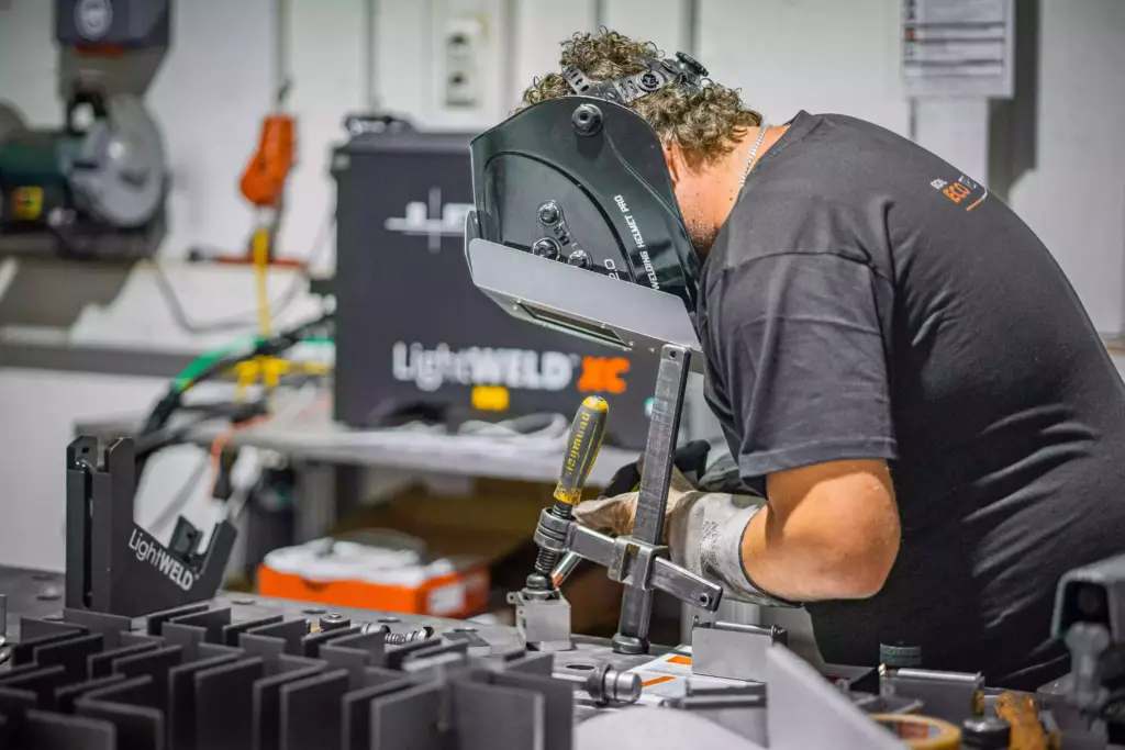 Präzises Laser-Schweißen von Metall